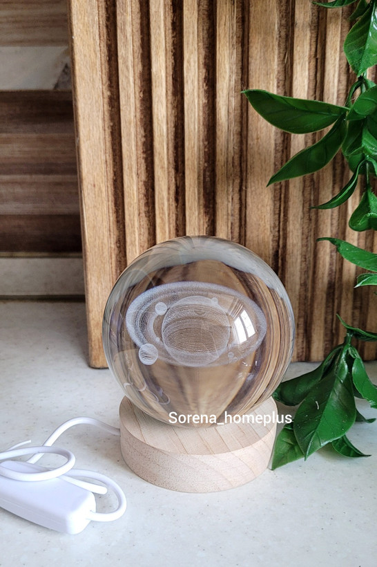 گوی کریستال سه بعدی پایه چوبی قطر۸سانتی